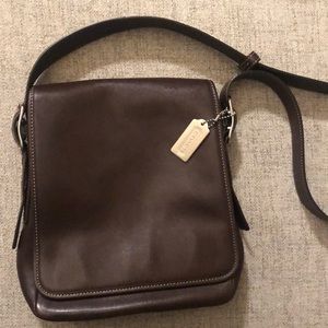🥰 COACH chocolate leather crossbody bag
